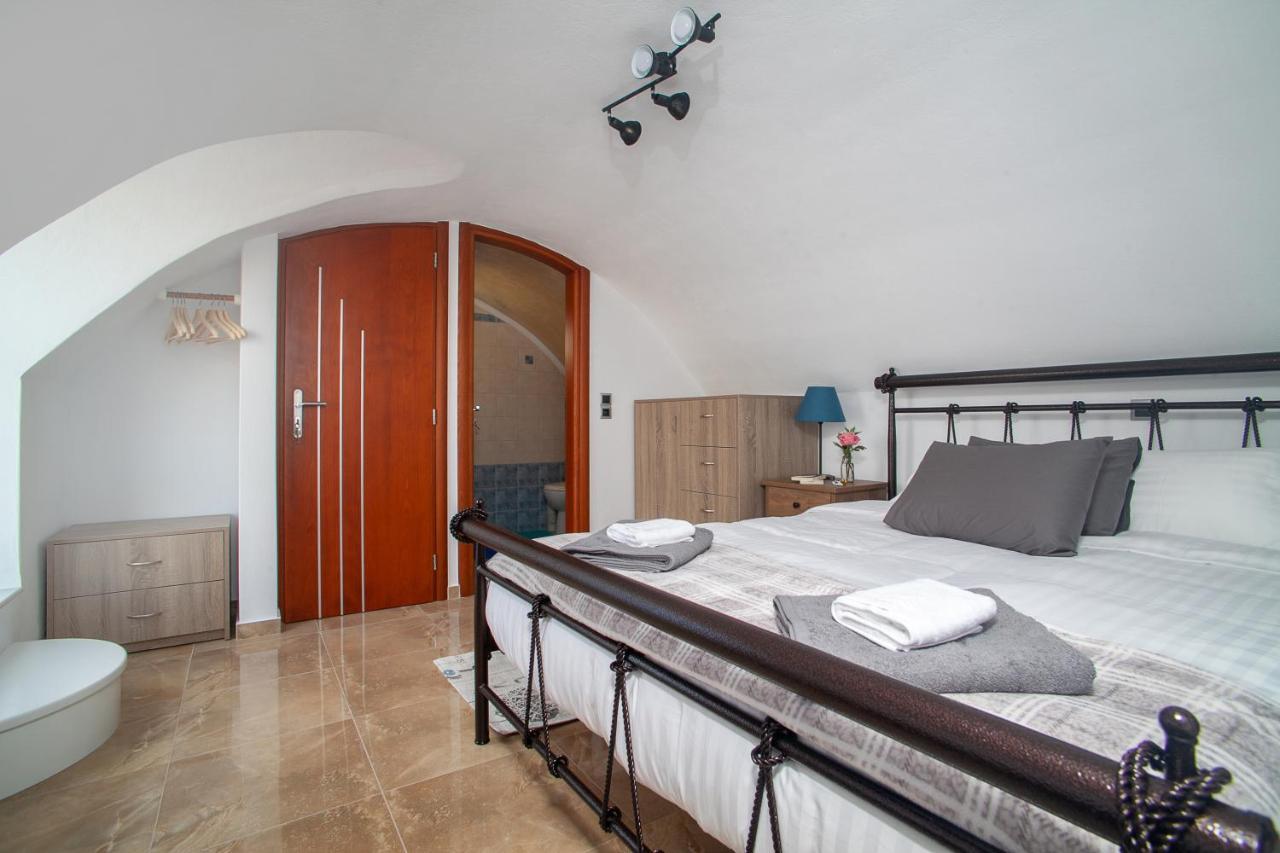 Sunrise Apartment Santorini Emporio  المظهر الخارجي الصورة